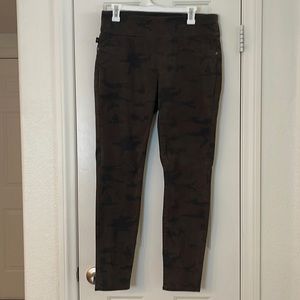 Camo style print jeggings. 14w short. Brand new.